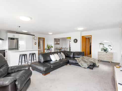 1 Orewa Heights Crescent, Orewa