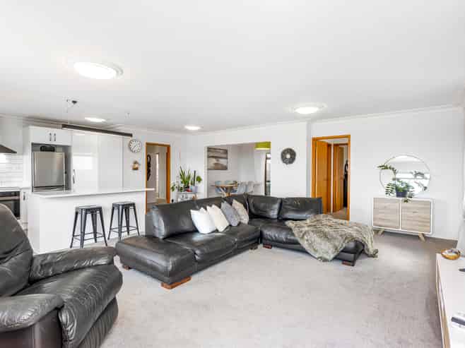 1 Orewa Heights Crescent, Orewa