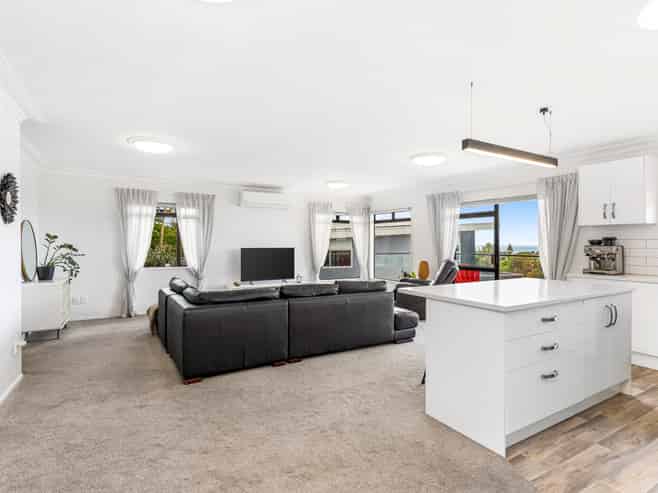 1 Orewa Heights Crescent, Orewa