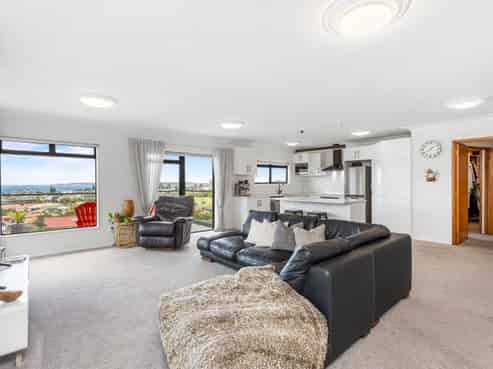 1 Orewa Heights Crescent, Orewa