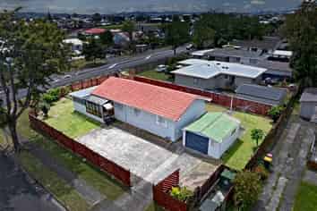 29 Sandrine Avenue, Clover Park