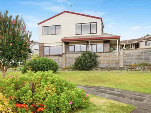 20B Mahoe Street, Matua