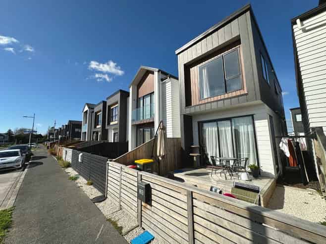 30 Parahau Road , Takanini