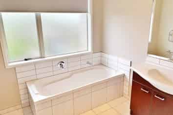 5 Ravine Lane , Albany