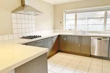 5 Ravine Lane , Albany