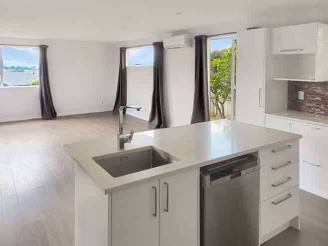 42 Outram Grove, Kelson