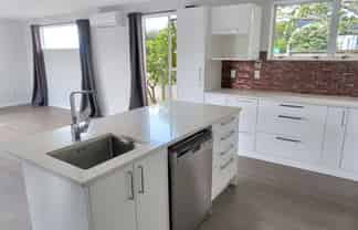 42 Outram Grove, Kelson