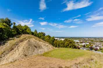 14 Ridgeway Tce, Taradale