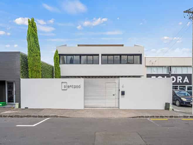 ICONIC CHARACTER TROPHY
