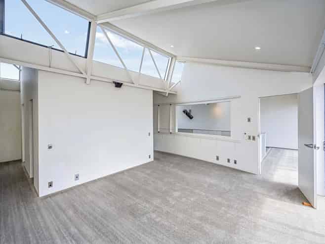 ICONIC CHARACTER TROPHY
