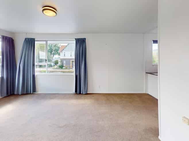 2/93 Springfield Road , Saint Albans