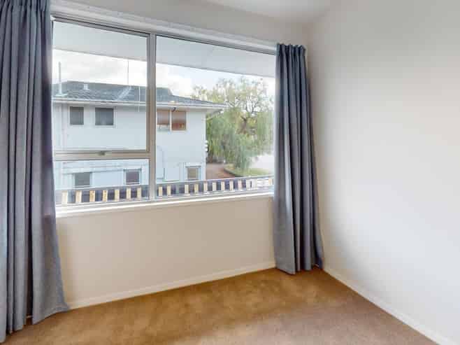 2/93 Springfield Road , Saint Albans