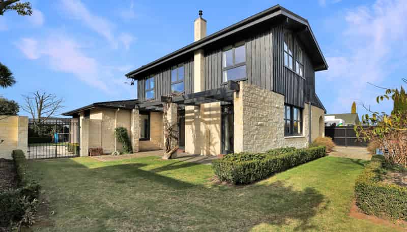 40 Churchill Avenue, Allenton