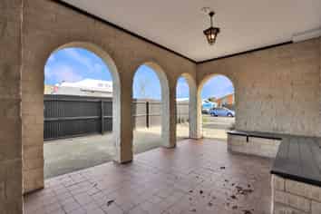 40 Churchill Avenue, Allenton