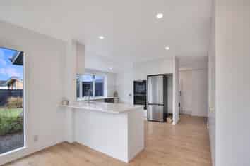 40 Churchill Avenue, Allenton