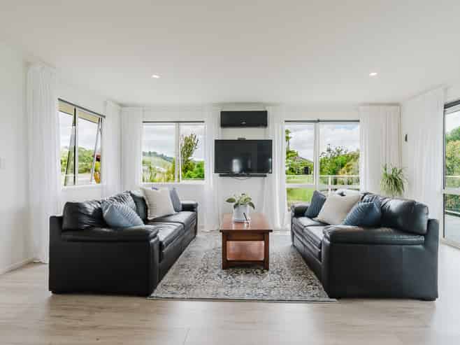 100 Estuary View, Whangamata