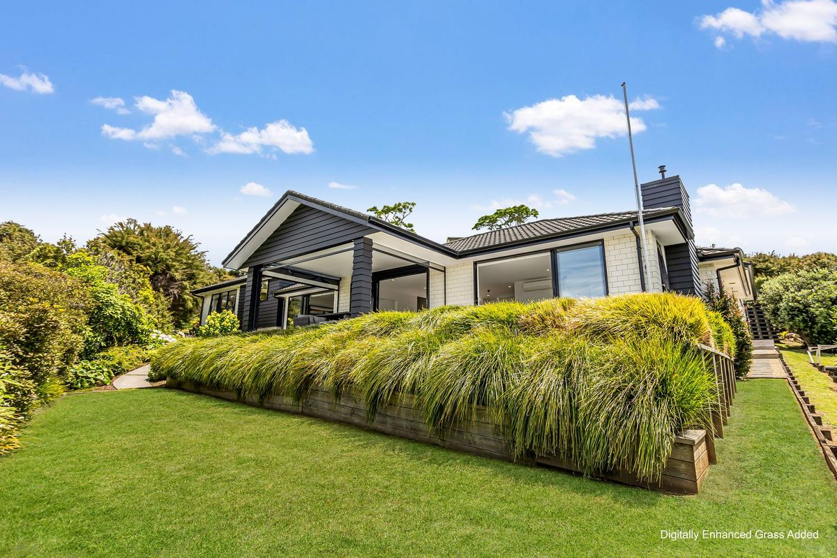 Quality Home. Triple Garage. Ocean Views - Więcej
