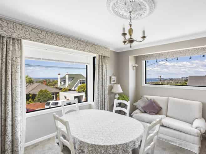 6 Bruce Street, Roslyn