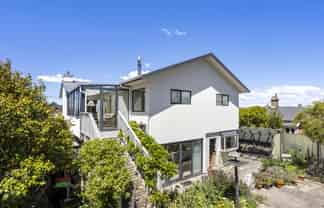 6 Bruce Street, Roslyn