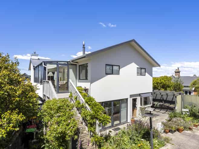 6 Bruce Street, Roslyn