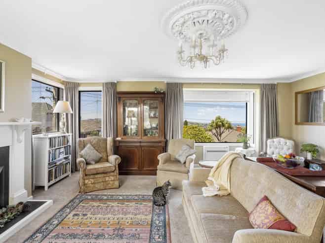 6 Bruce Street, Roslyn