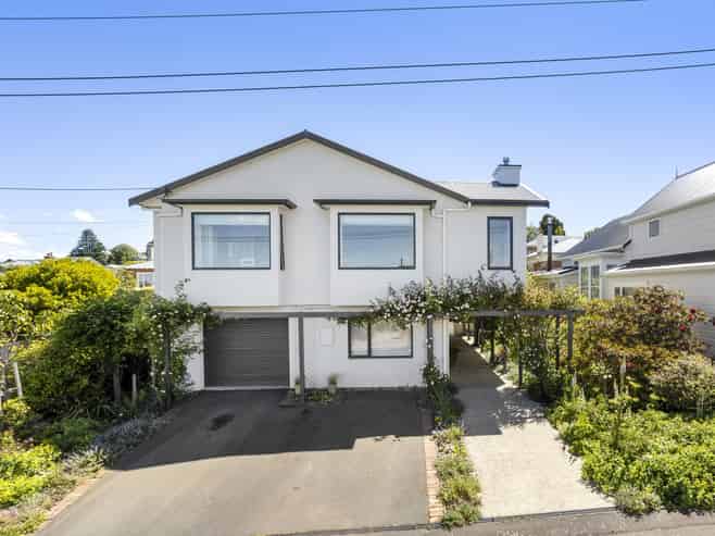 6 Bruce Street, Roslyn