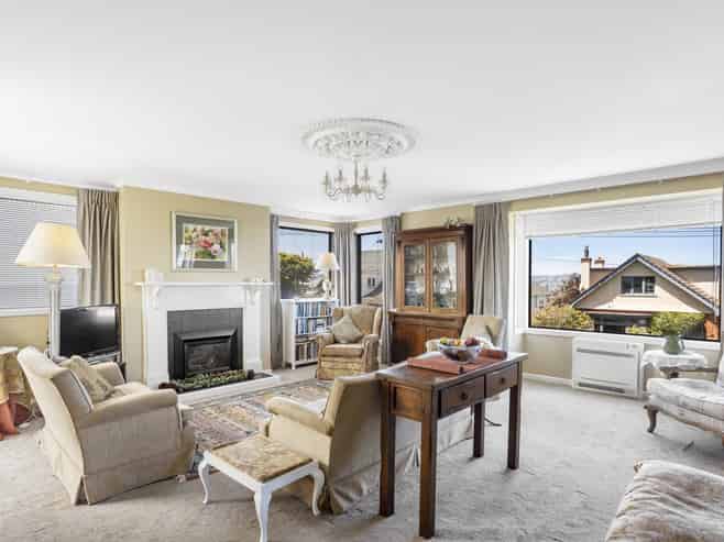 6 Bruce Street, Roslyn