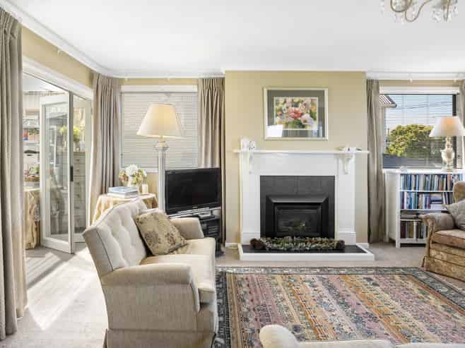 6 Bruce Street, Roslyn