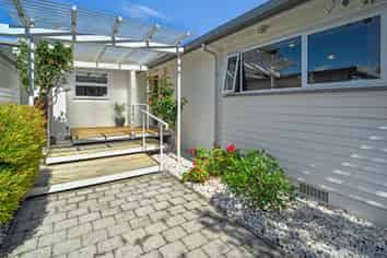 915 Harding Road, Camberley