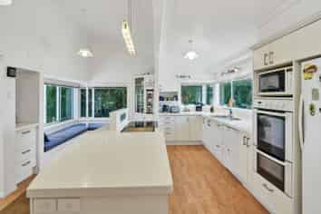 915 Harding Road, Camberley