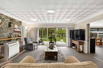 1 Pemberton Drive, Darfield