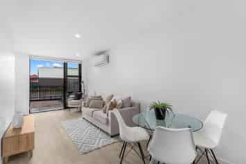 19 Raukohekohe Road, Wiri