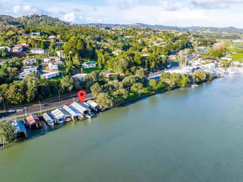 Boatshed/6155/50 Riverside Drive, Riverside