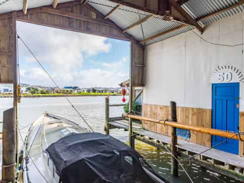 Boatshed/6155/50 Riverside Drive, Riverside