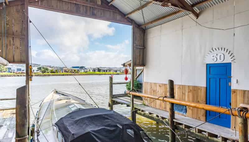 Boatshed/6155/50 Riverside Drive, Riverside