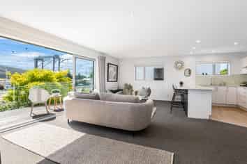 4 Marina View, Paremata