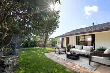 53 Heron Avenue East, Matua