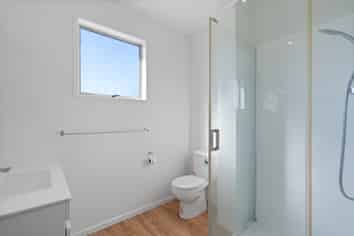 53 Heron Avenue East, Matua