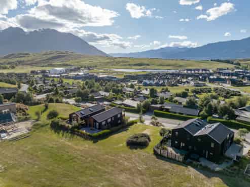 5 Rannoch Drive, Jacks Point