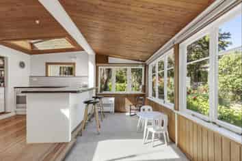 21 Airlie Street, Glenduan