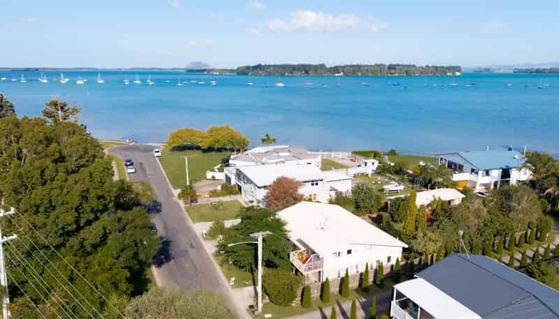 14 Beach Grove, Omokoroa