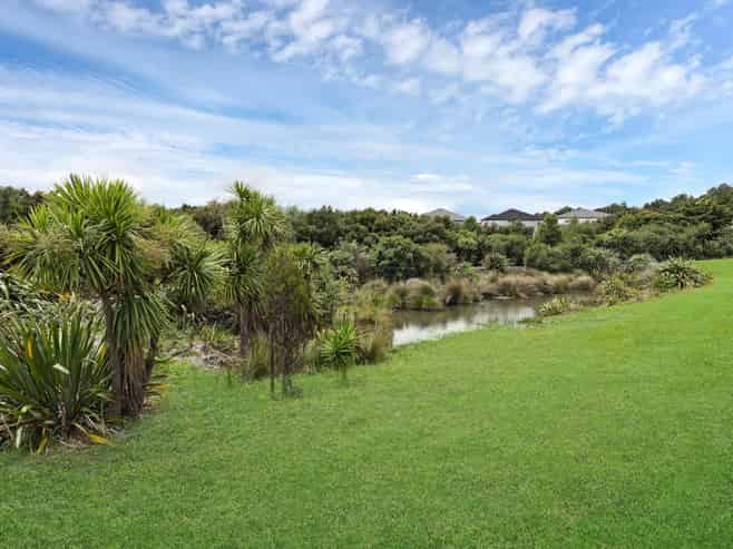 6 Barnesmore Road, Flat Bush
