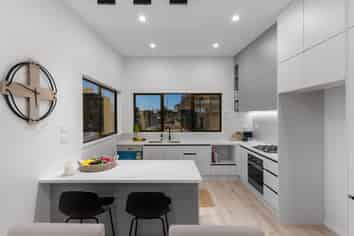 A/935 Whangaparaoa Road, Manly