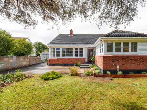 63 Savage Crescent, West End