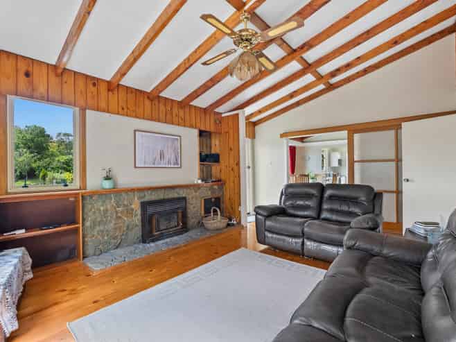 16 Glendale Road, Woodhill