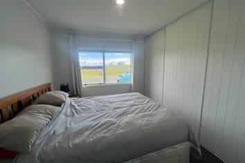 12 Beach Road, Glenbrook