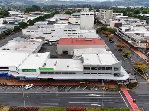 Strong Cashflow, Prime Freehold Location