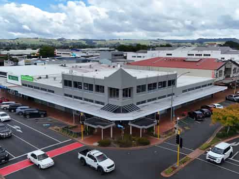 Strong Cashflow, Prime Freehold Location