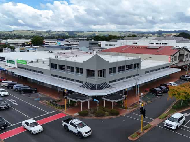 Strong Cashflow, Prime Freehold Location