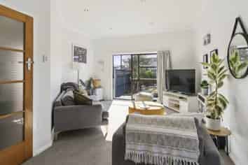 406 Broadway, Miramar